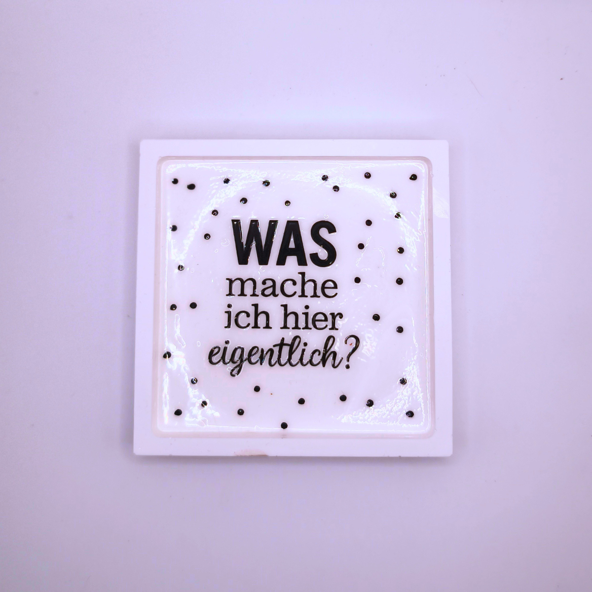 Gips Untersetzer Spruch „Was mache ich hier eigentlich?“ Quadratisch